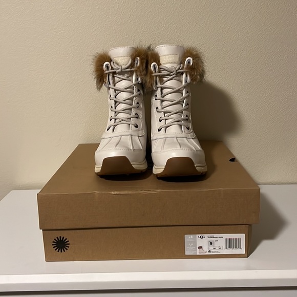 UGG Adirondack III Tipped Lace Up Boot - Picture 10 of 16